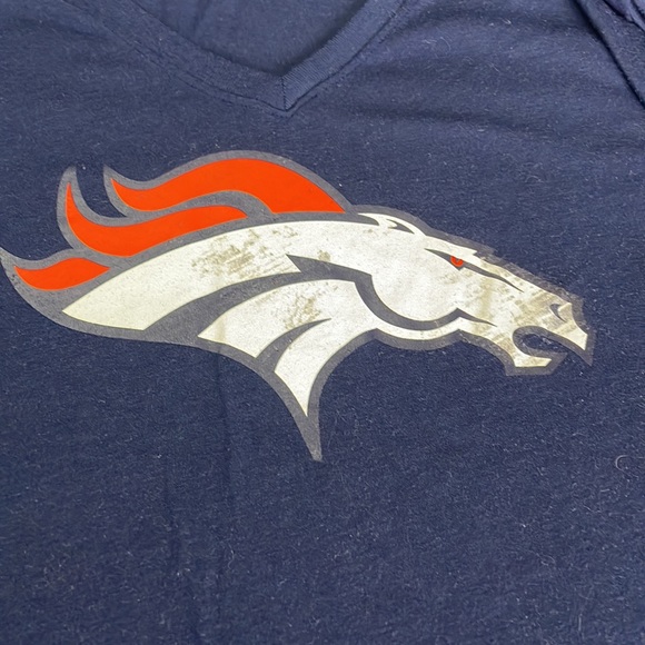 Denver Broncos Ladies NFL Team Apparel Nike Dri-Fit Navy V-Neck Shirt - Picture 2 of 5